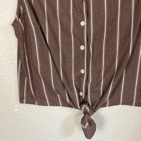 Vintage Chico’s striped sleeveless tie front top - Picture 4 of 5